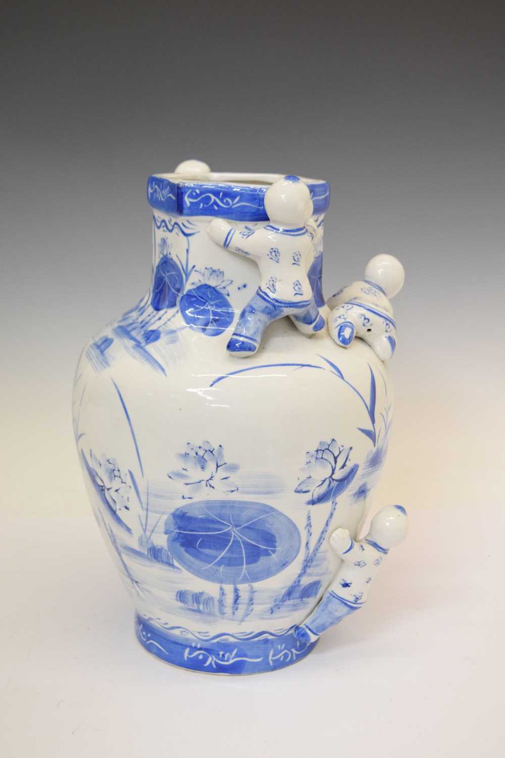 Modern Chinese-style blue and white vase - Image 7 of 9