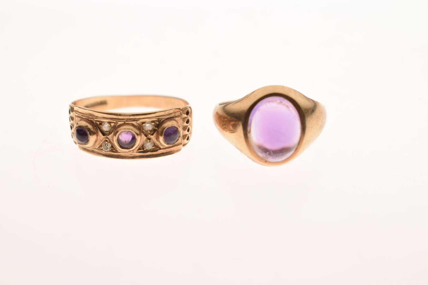 Amethyst cabochon 9ct gold ring, and an amethyst and diamond 9ct gold ring (2) - Image 2 of 6