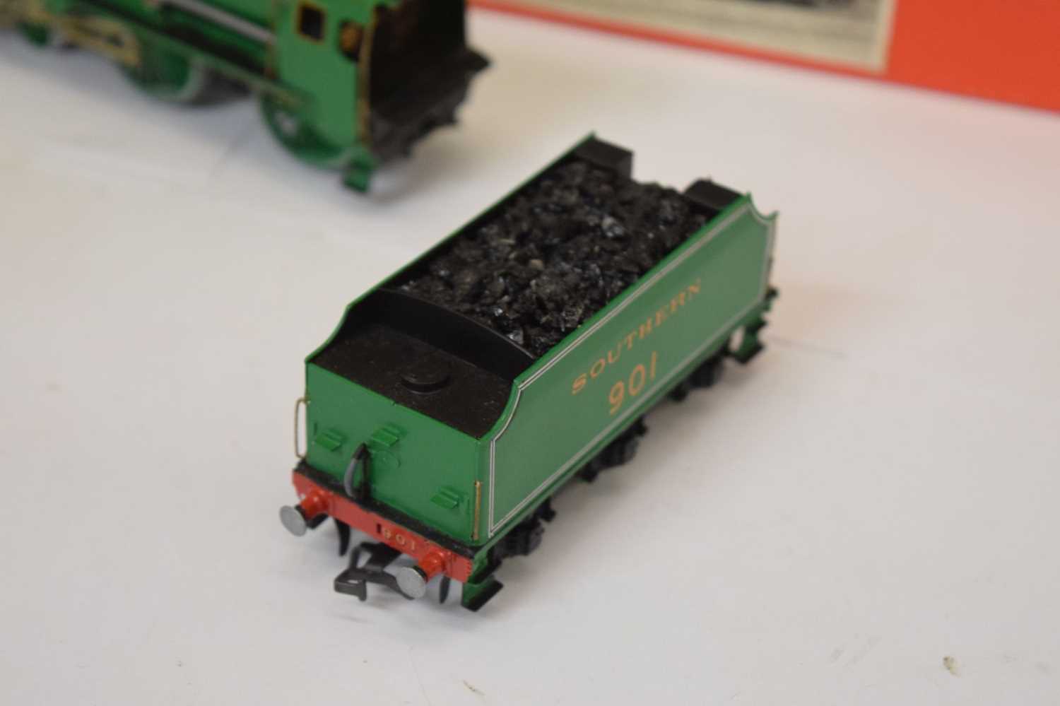 Wills Finecast - Boxed 00 gauge Southern Rail 'Winchester' locomotive and tender - Image 5 of 7