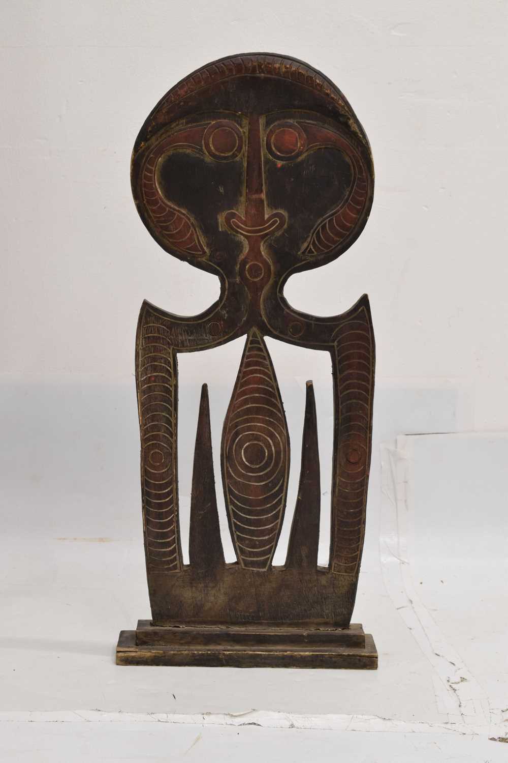 Ethnographica - Carved wooden skull hook / hanger or 'Agiba', Kerewa people, Papua New Guinea - Image 17 of 17