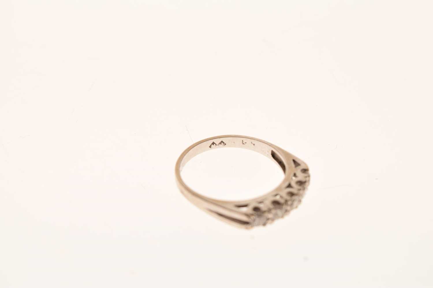 18ct white gold five-stone diamond ring - Bild 6 aus 7