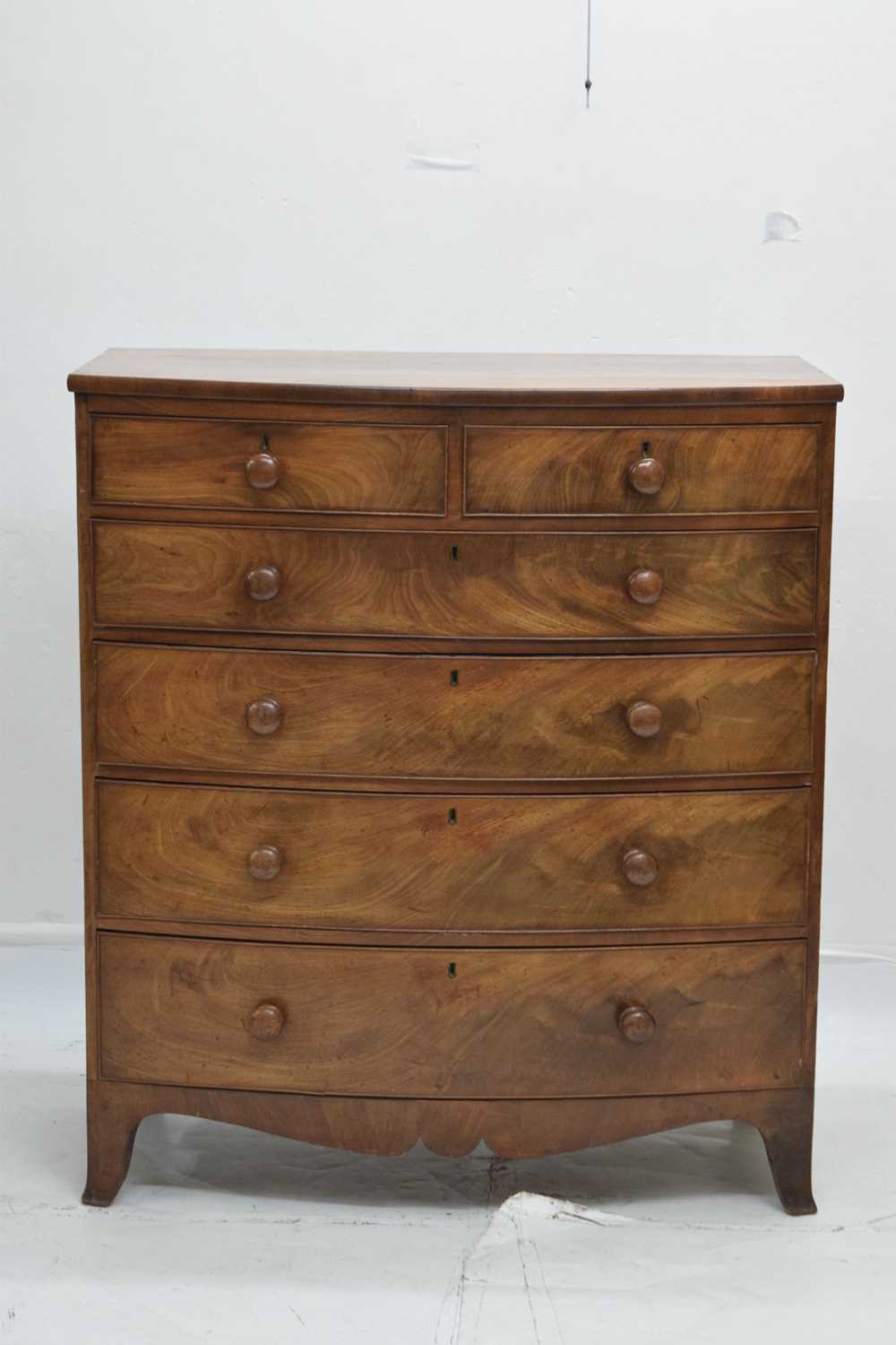 Early 19th century mahogany bowfront chest of drawers - Image 2 of 9