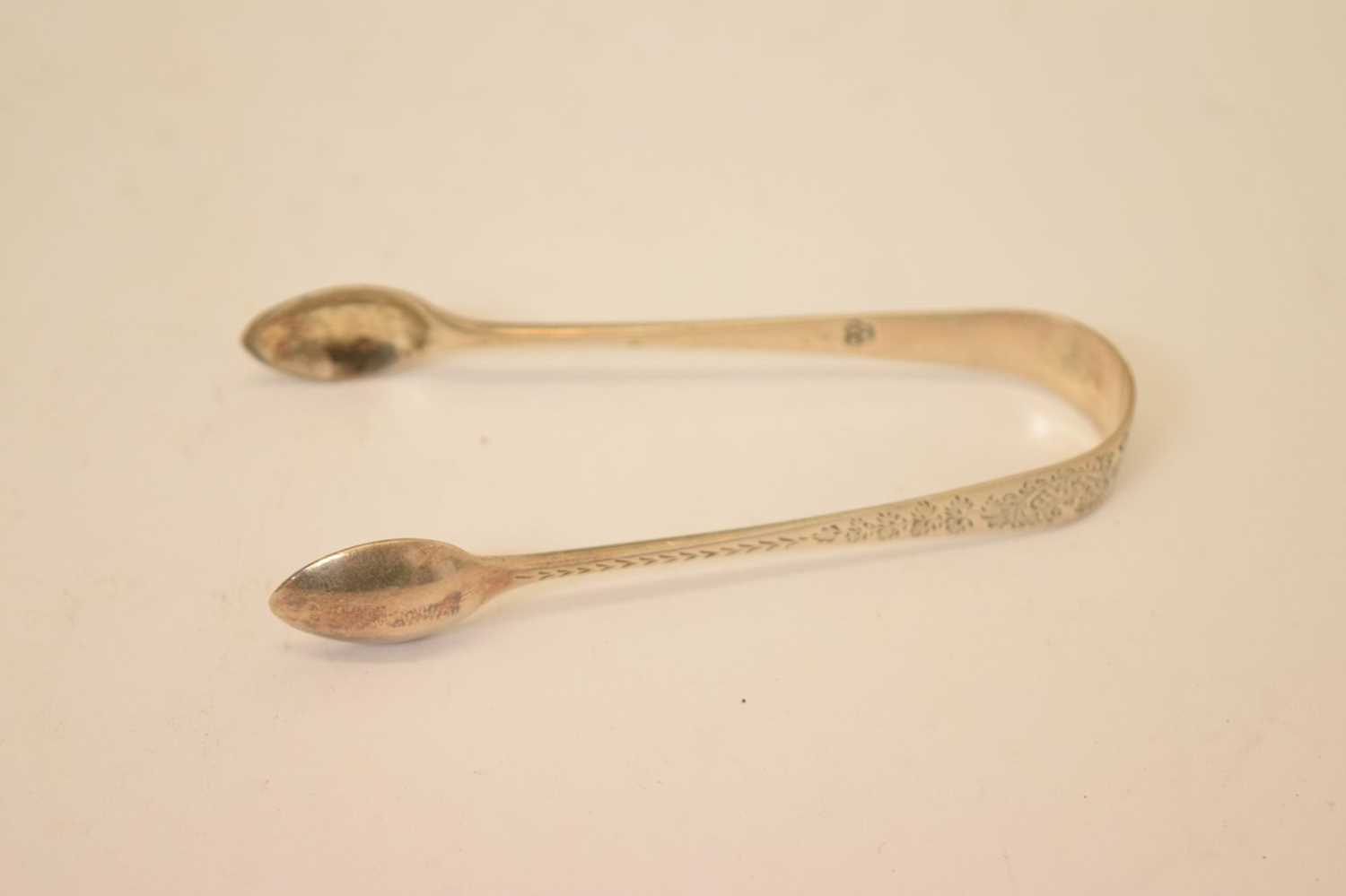 Late Victorian cased set of twelve teaspoons and a pair of sugar tongs - Image 8 of 9