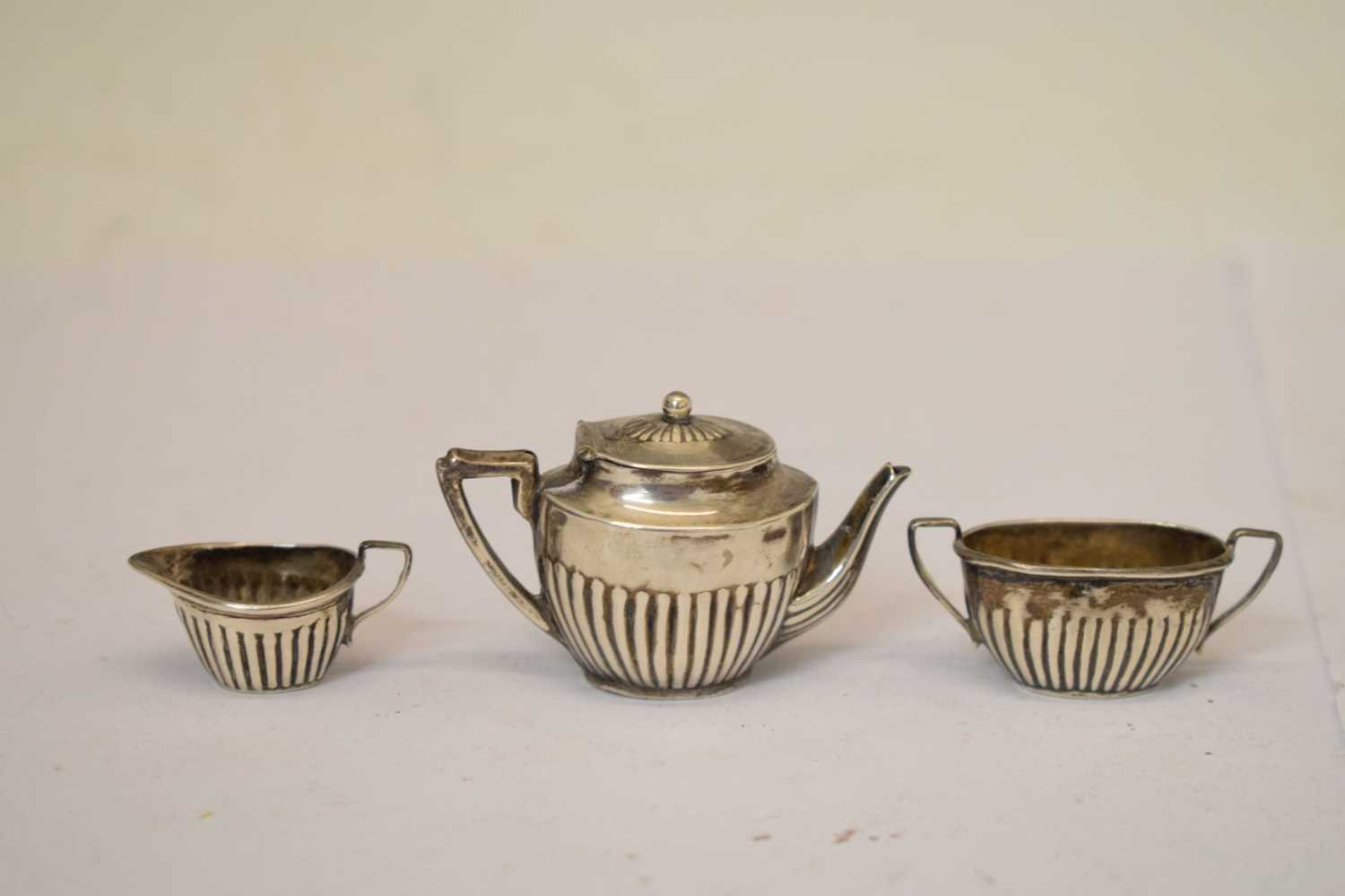 Collection of silver to include an Edward VII silver miniature three-piece tea set and tray, etc - Bild 15 aus 17