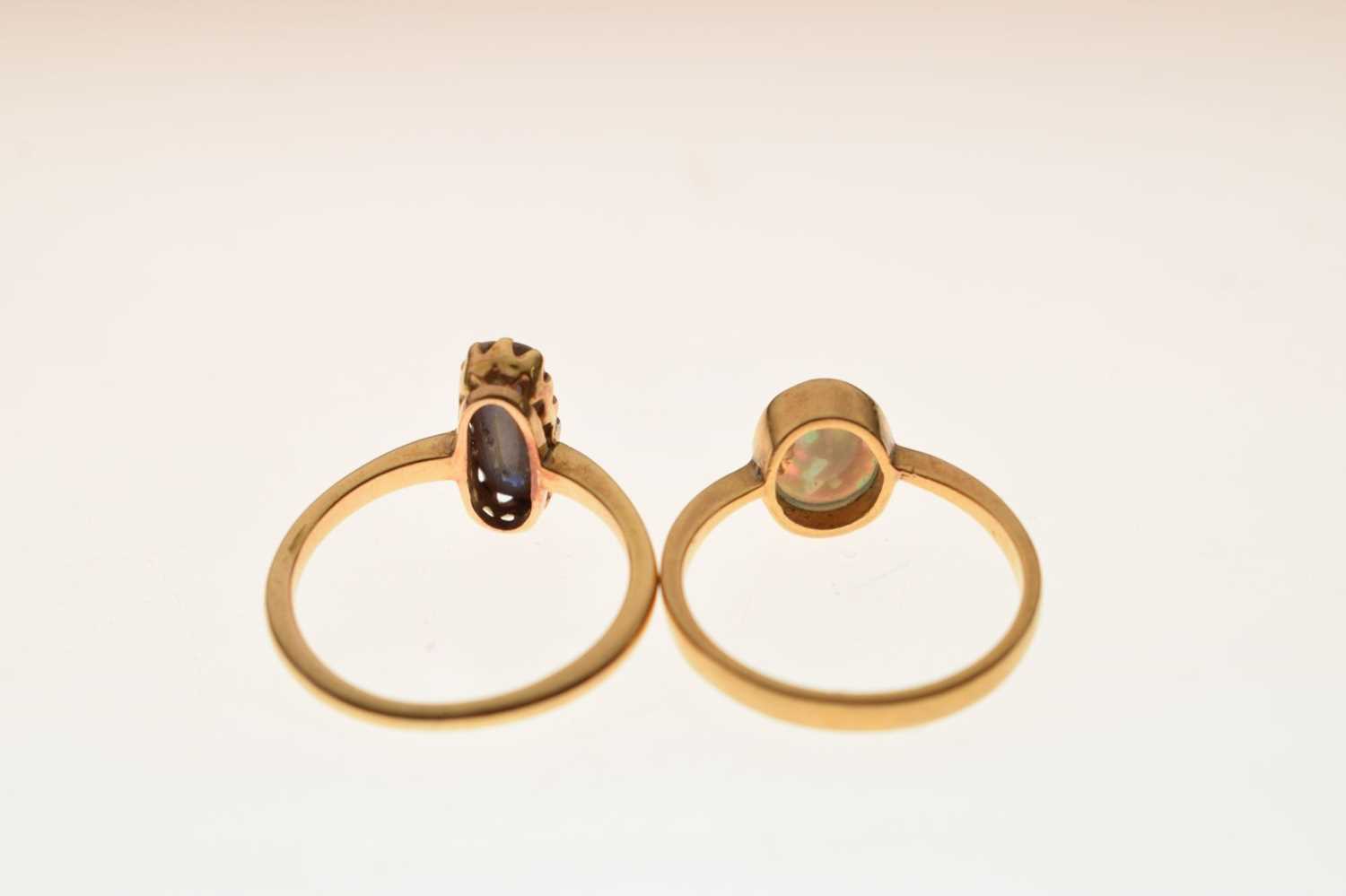 Two 18ct yellow gold opal set rings - Bild 3 aus 6