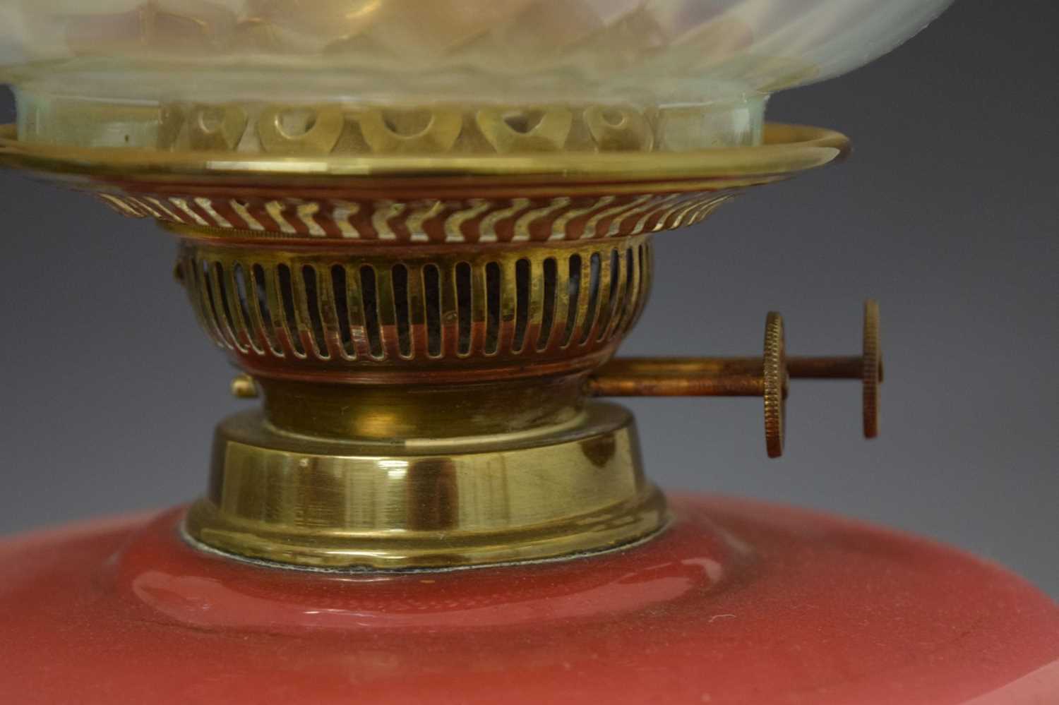 Two Victorian oil lamps - Image 9 of 15