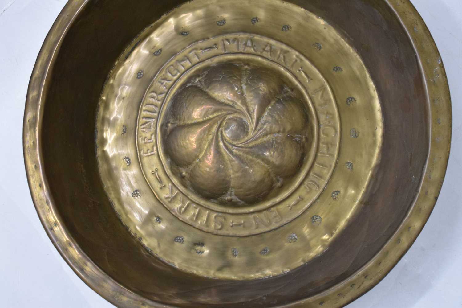 Dutch brass alms dish - Image 2 of 11