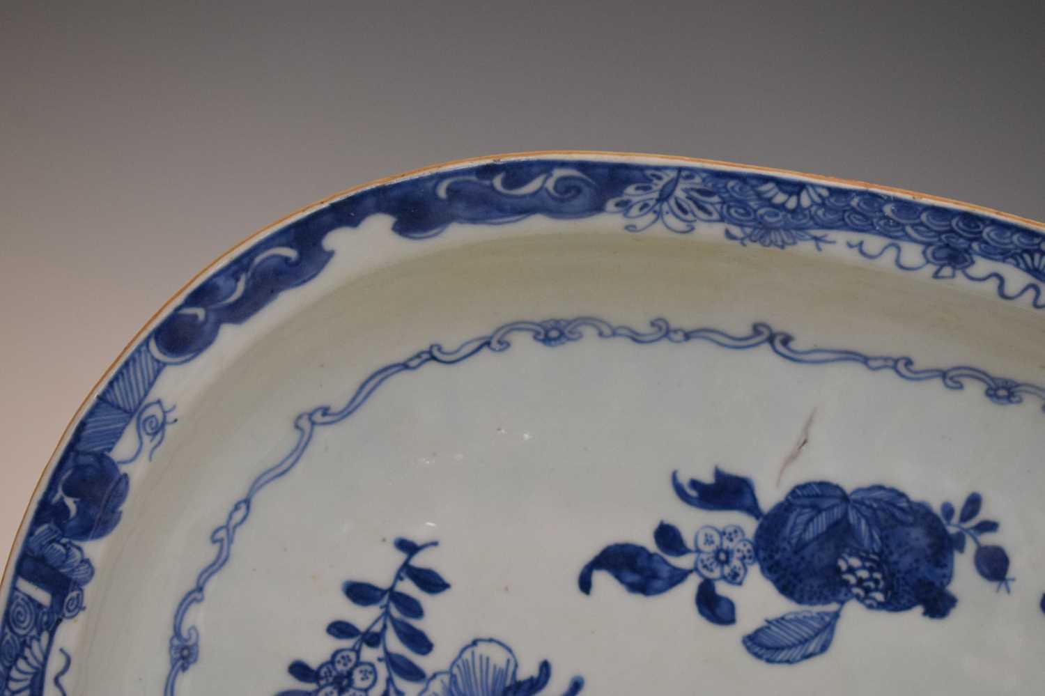 Chinese export porcelain blue and white oval dish - Image 2 of 16