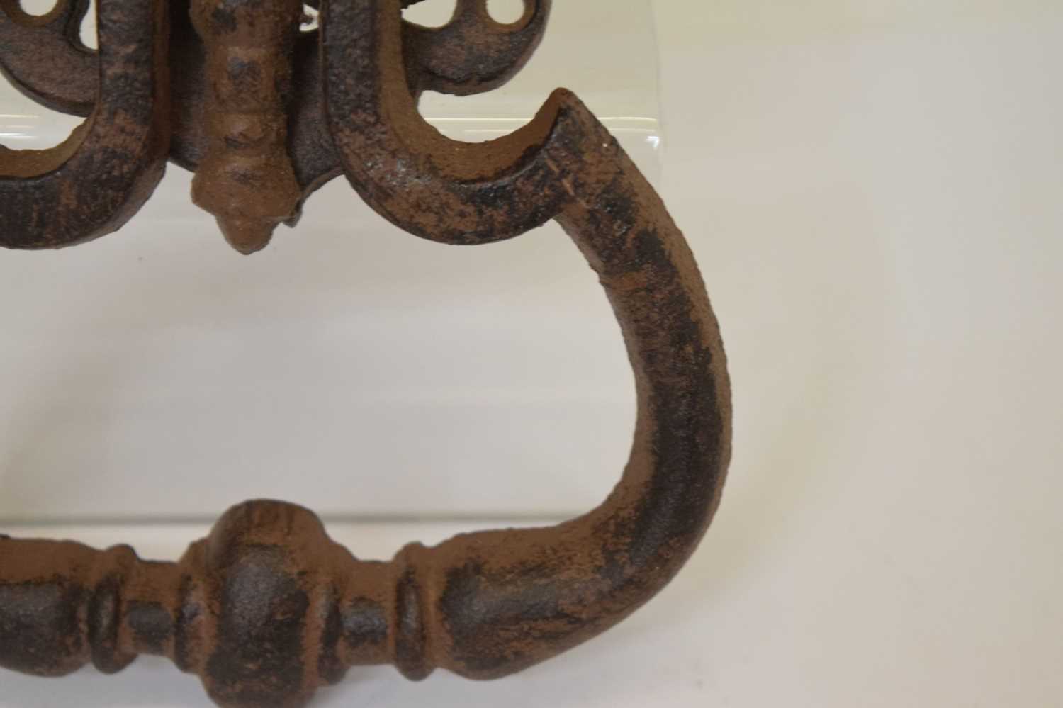 Large cast iron door knocker - Image 5 of 6