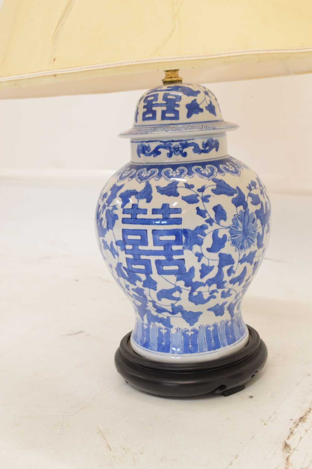 Three modern Chinese blue and white table lamps - Image 7 of 11