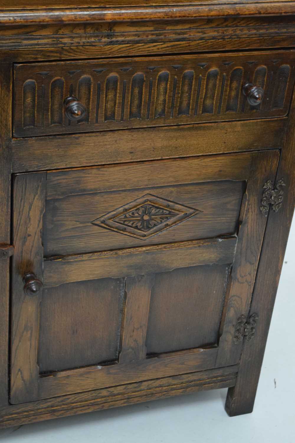 Old reproduction oak dresser - Image 7 of 17