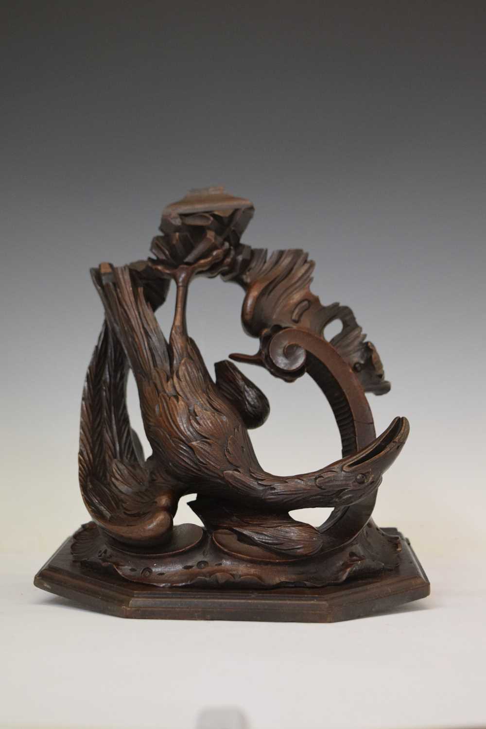Carved wood wall bracket depicting a perched stylised bird - Image 2 of 7