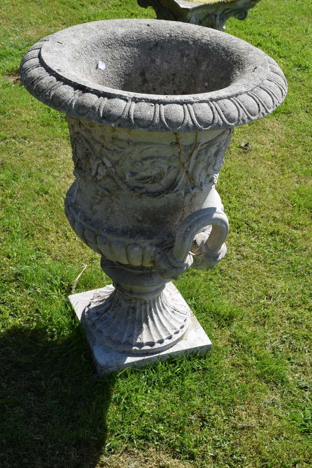 Composition stone garden urn and pedestal - Image 9 of 11