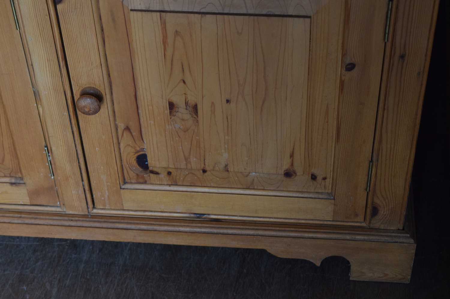 Modern pine low dresser - Image 5 of 12