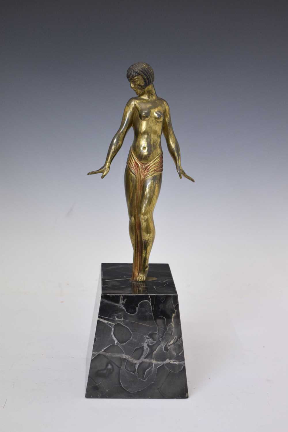 Reproduction bronzed figure of an Art Deco-style dancer - Image 2 of 9
