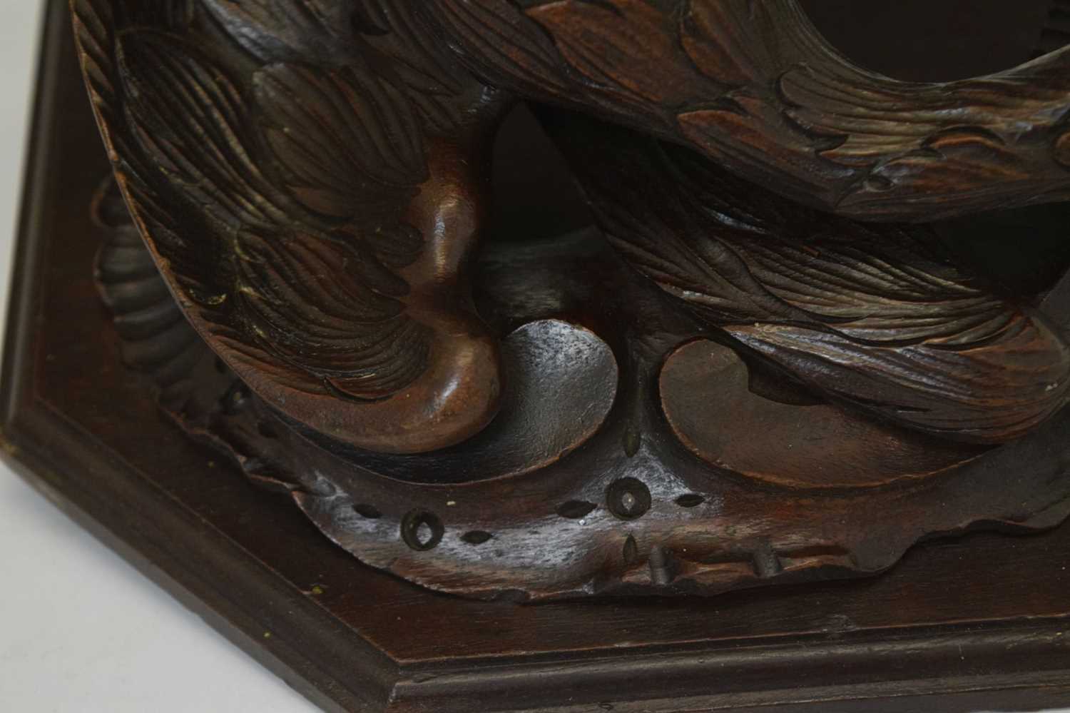 Carved wood wall bracket depicting a perched stylised bird - Image 6 of 7