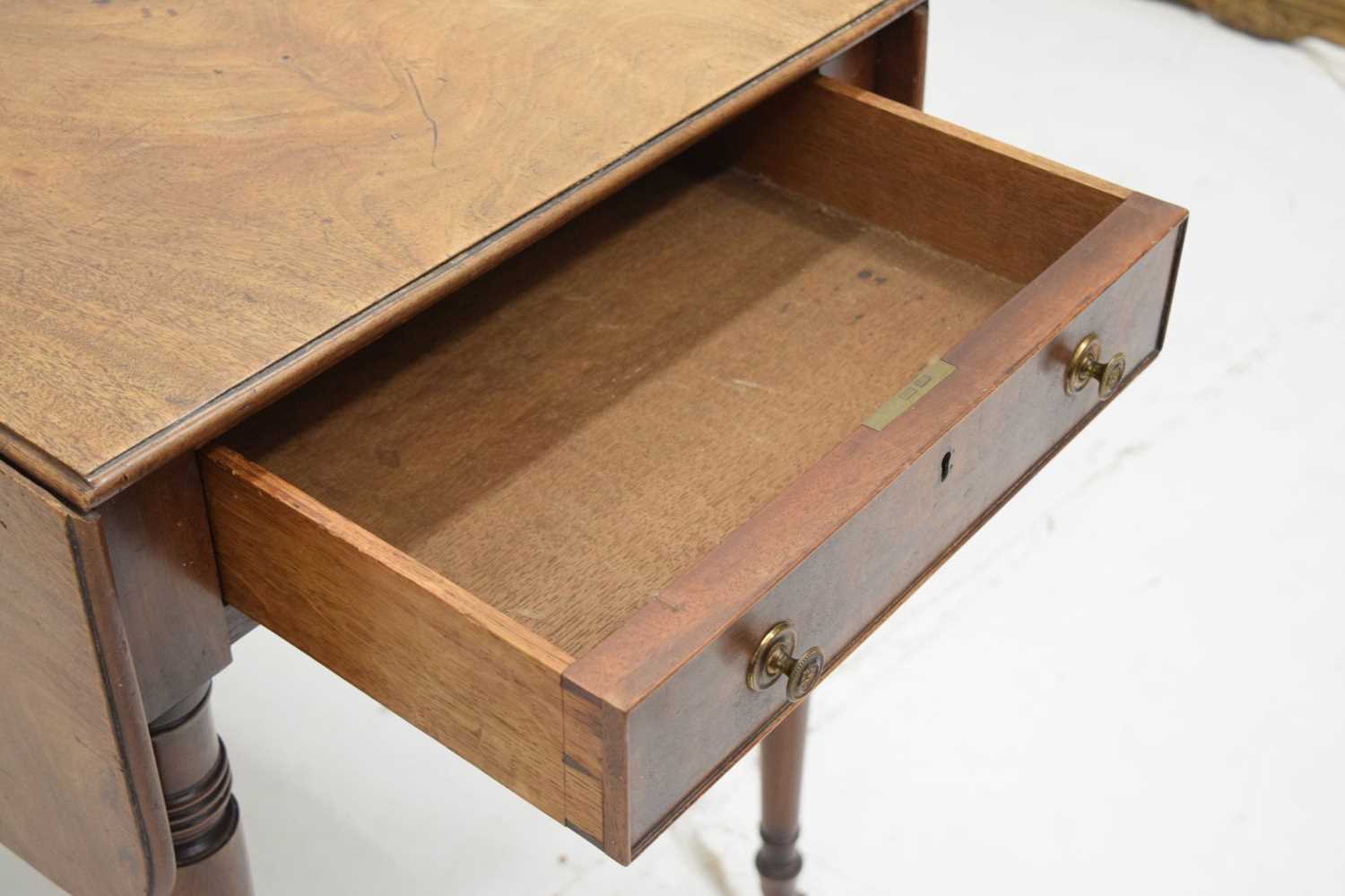 Early 19th century mahogany Pembroke table - Image 3 of 7