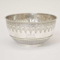 Victorian silver bowl with beaded rim and engraved with acanthus leaf border