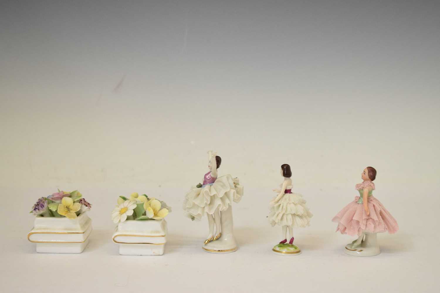 Collection of porcelain figures - Image 17 of 17