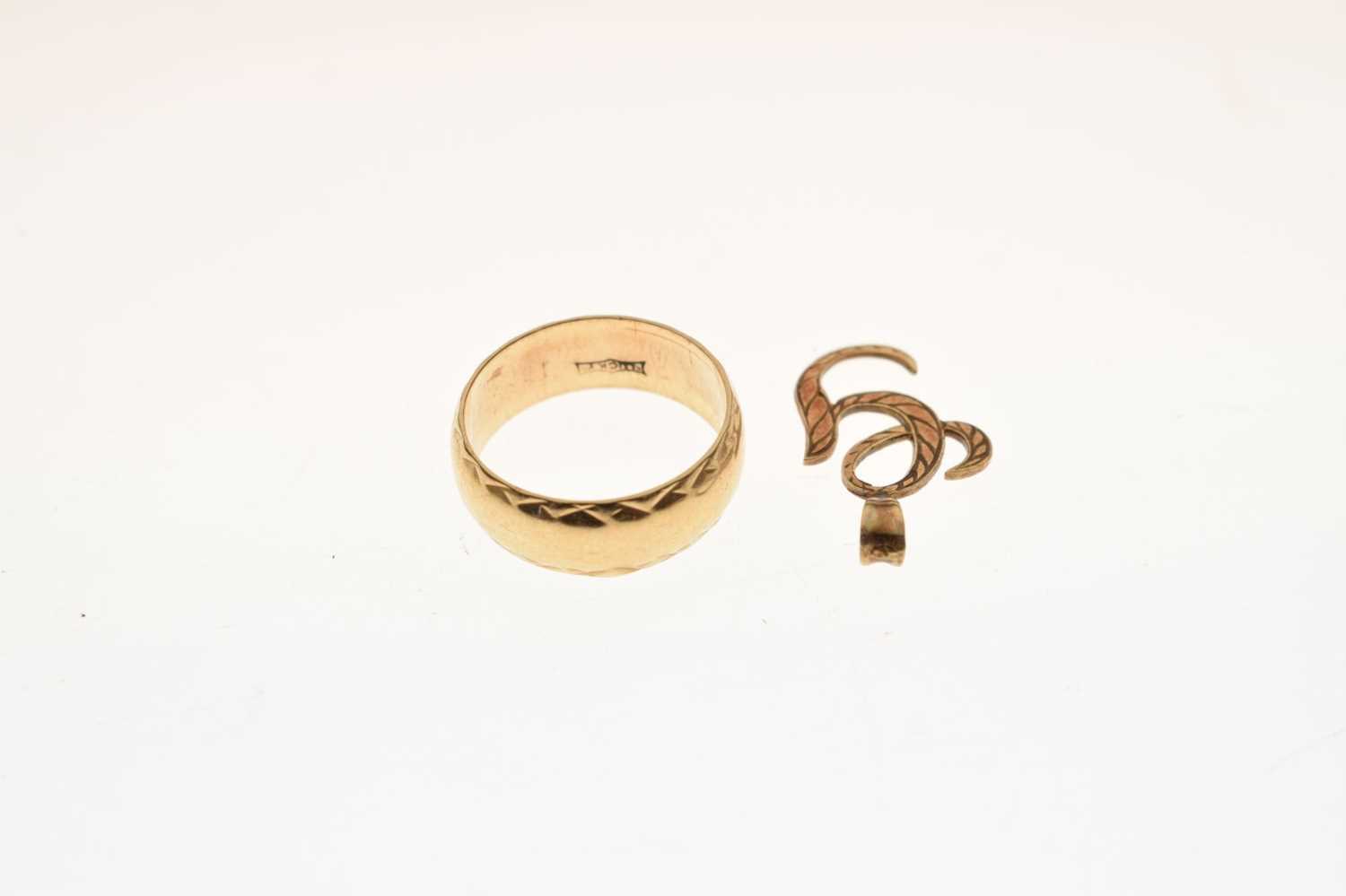 9ct gold wedding band - Image 6 of 6