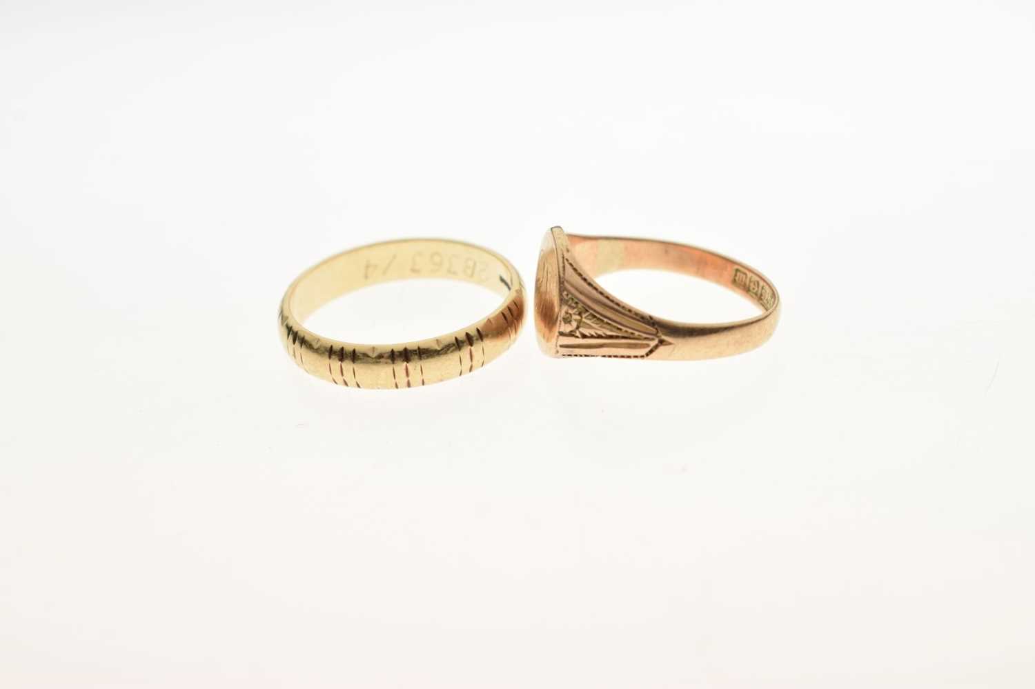 Early 20th century 9ct gold signet ring, and 9ct gold wedding band - Image 3 of 6