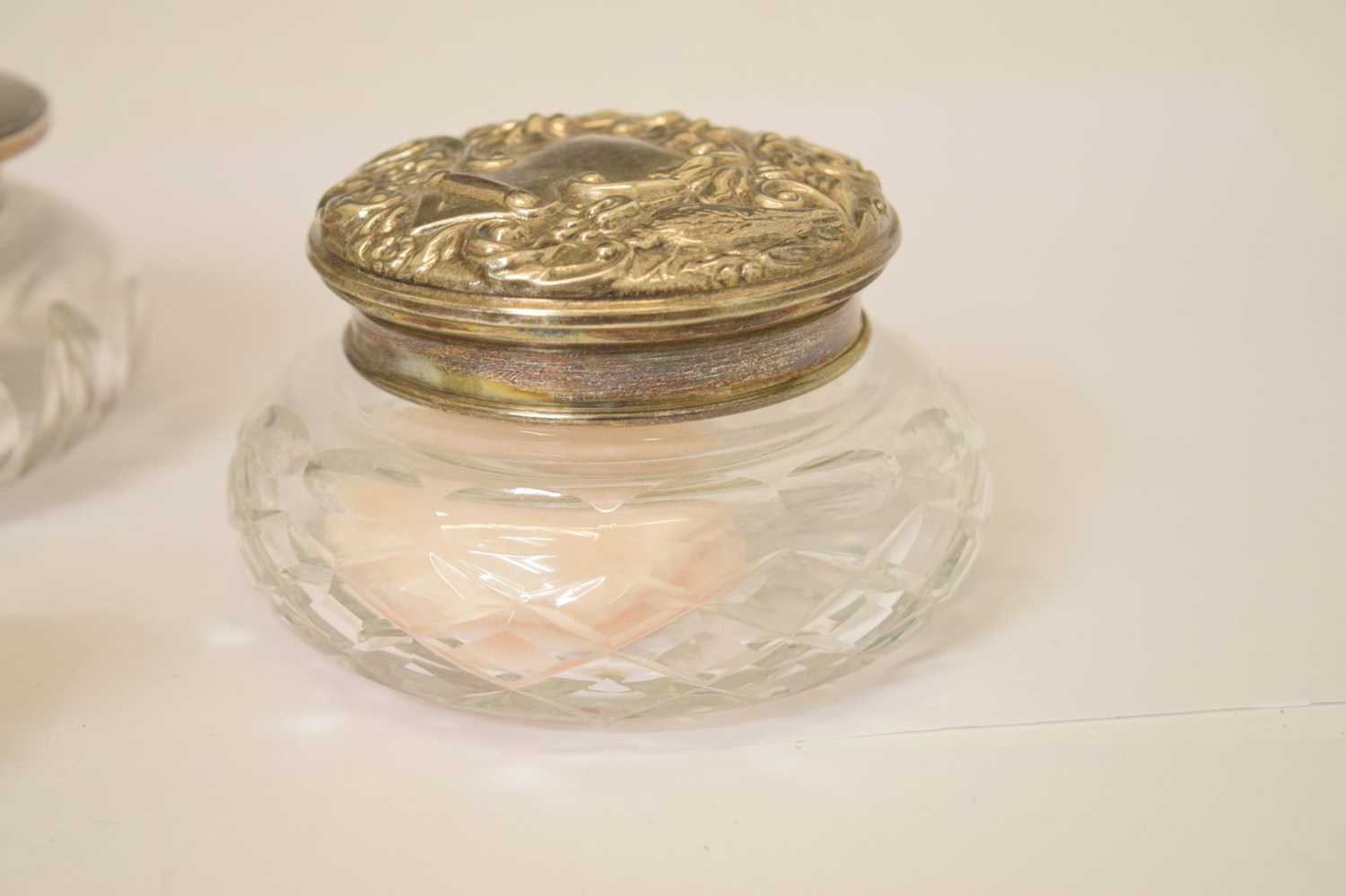 Collection of silver mounted and capped dressing table jars and pots - Image 8 of 10