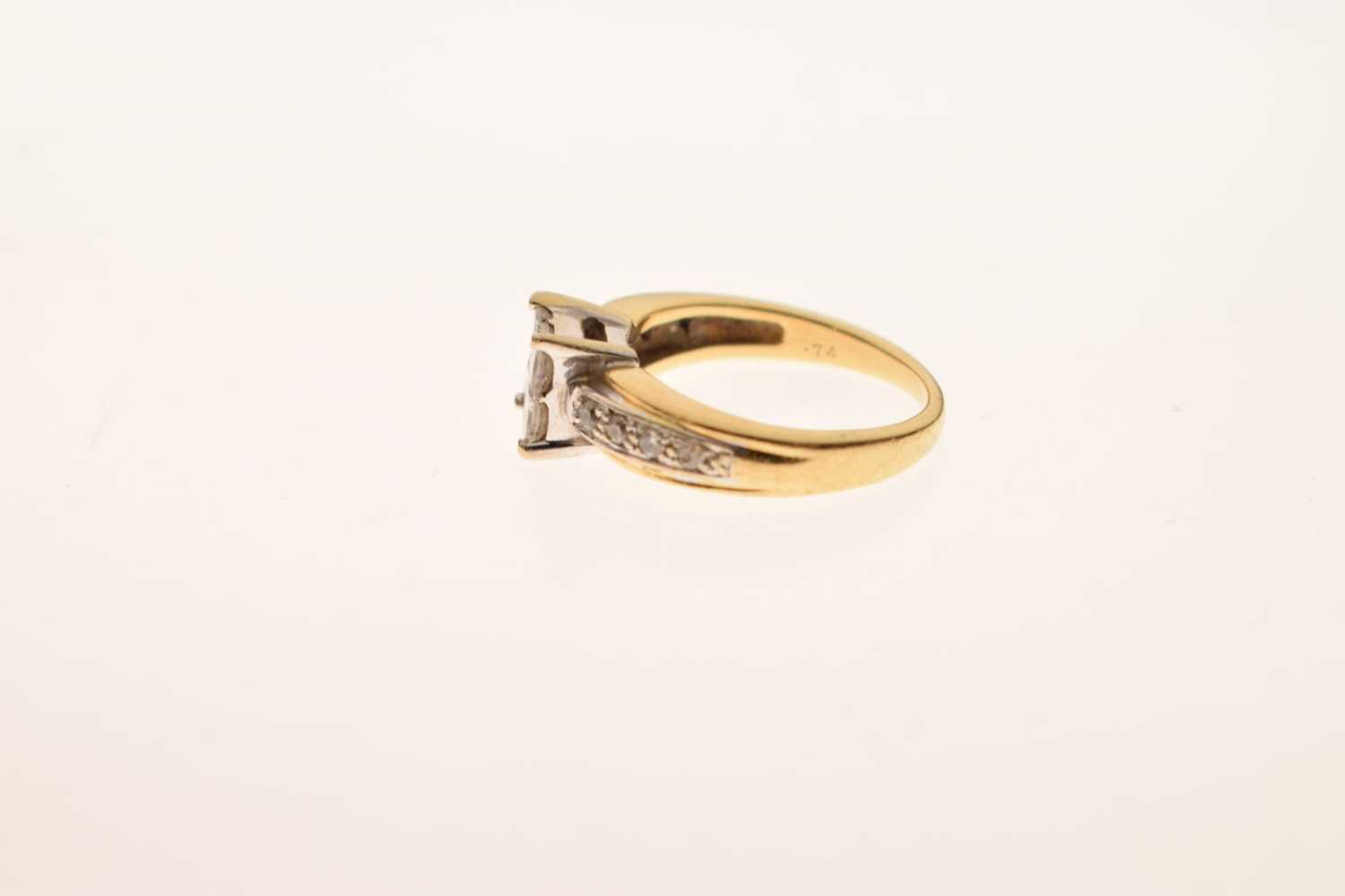 18ct gold invisible set princess cut diamond ring - Image 2 of 6