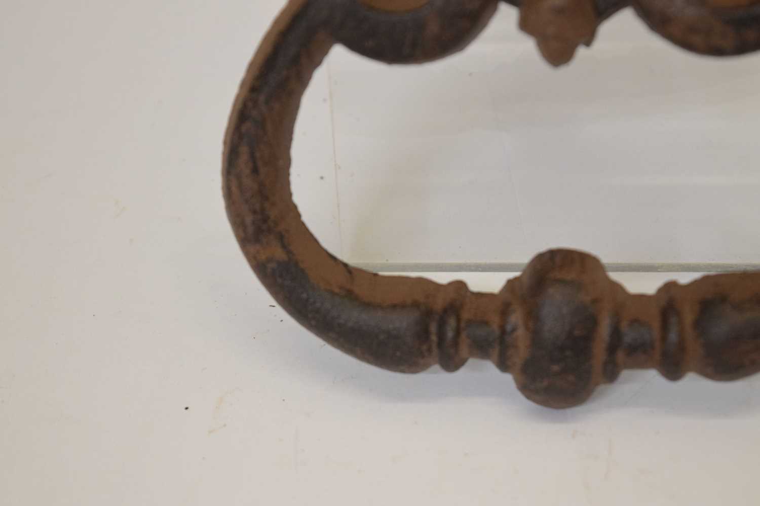 Large cast iron door knocker - Image 2 of 6