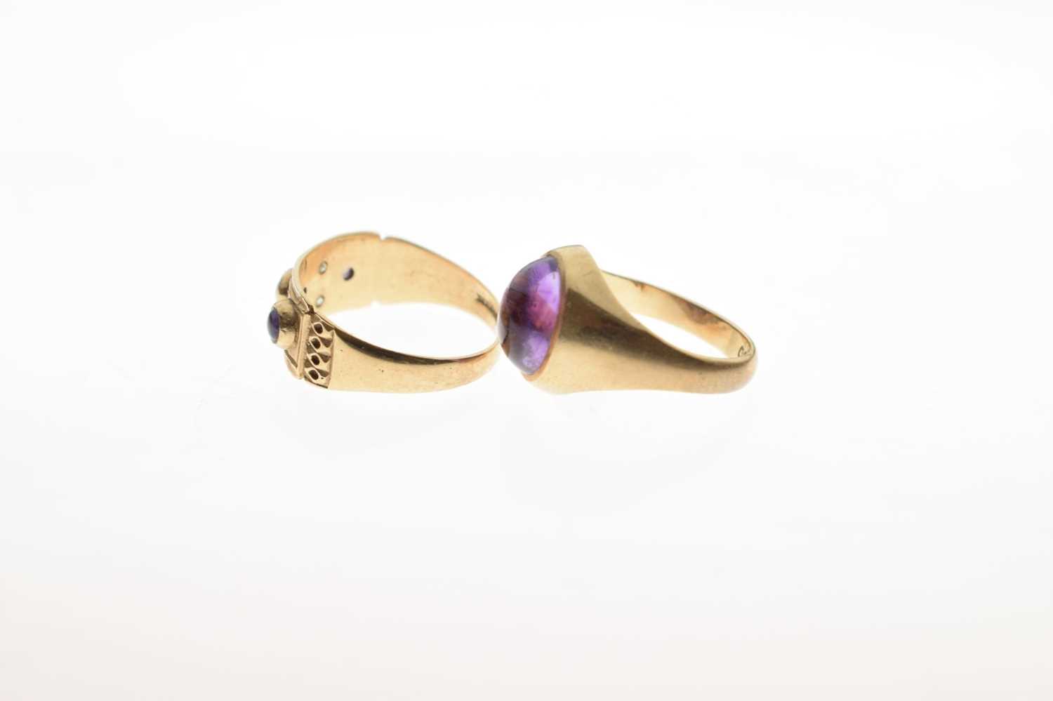 Amethyst cabochon 9ct gold ring, and an amethyst and diamond 9ct gold ring (2) - Image 3 of 6