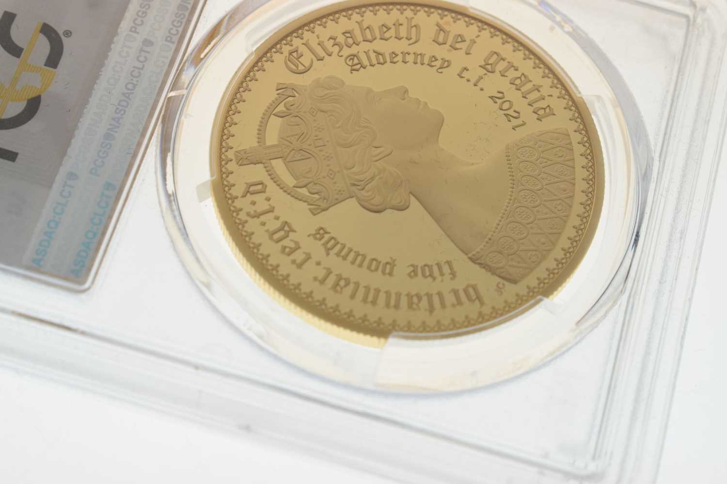 Alderney Elizabeth II New Gothic crown gold coin, 2021 - Image 10 of 10