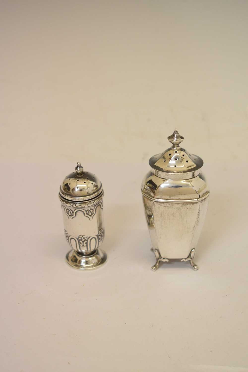 Collection of silver items to include silver napkin rings, pair of silver of pedestal mustard pots - Image 11 of 13