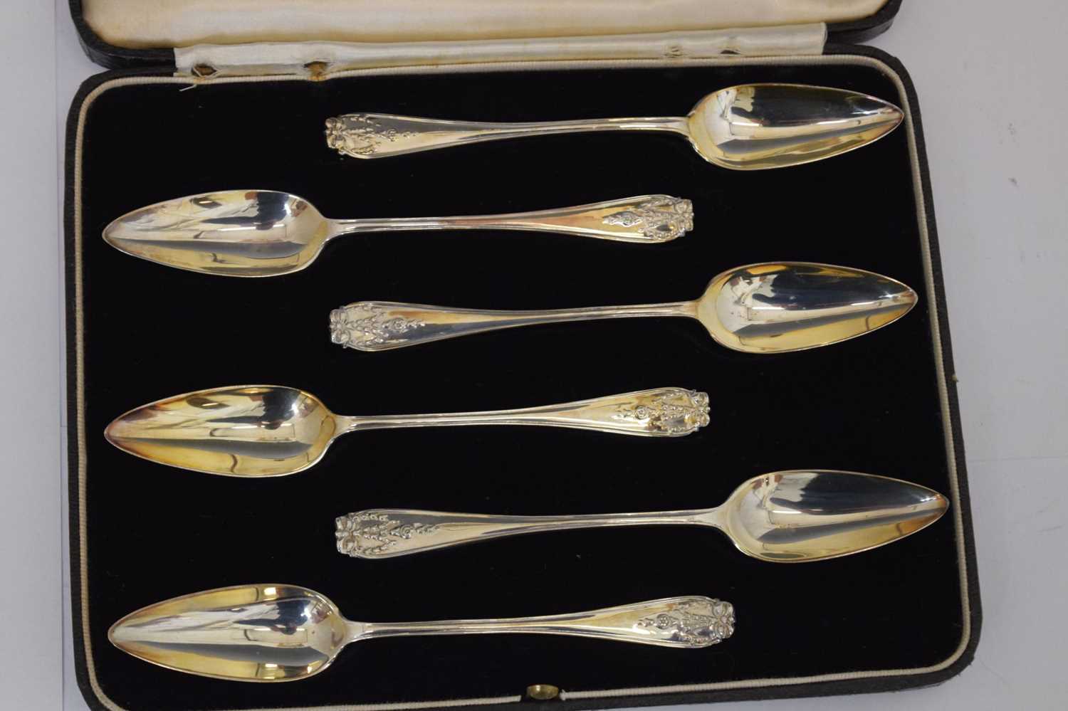 Cased set of silver grapefruit spoons, and a set of six silver fruit knives and forks - Image 4 of 6