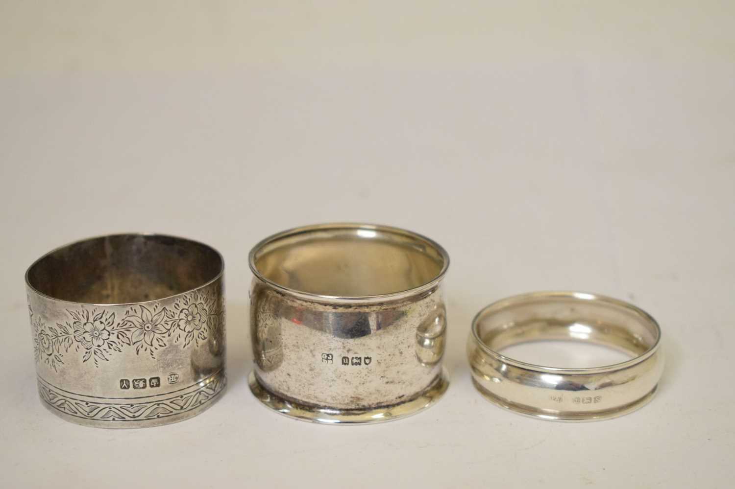 Collection of silver items to include matchbox sleeves, pot lids, dishes, etc - Image 18 of 18