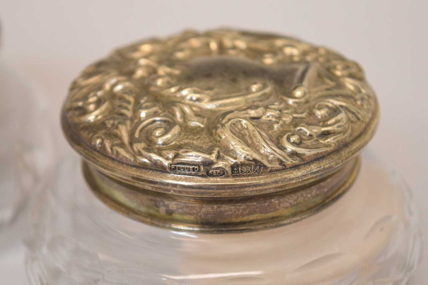 Collection of silver mounted and capped dressing table jars and pots - Image 7 of 10