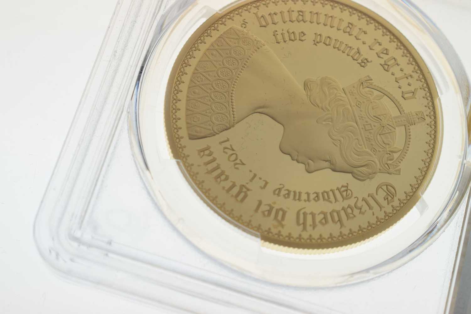 Alderney Elizabeth II New Gothic crown gold coin, 2021 - Image 9 of 10