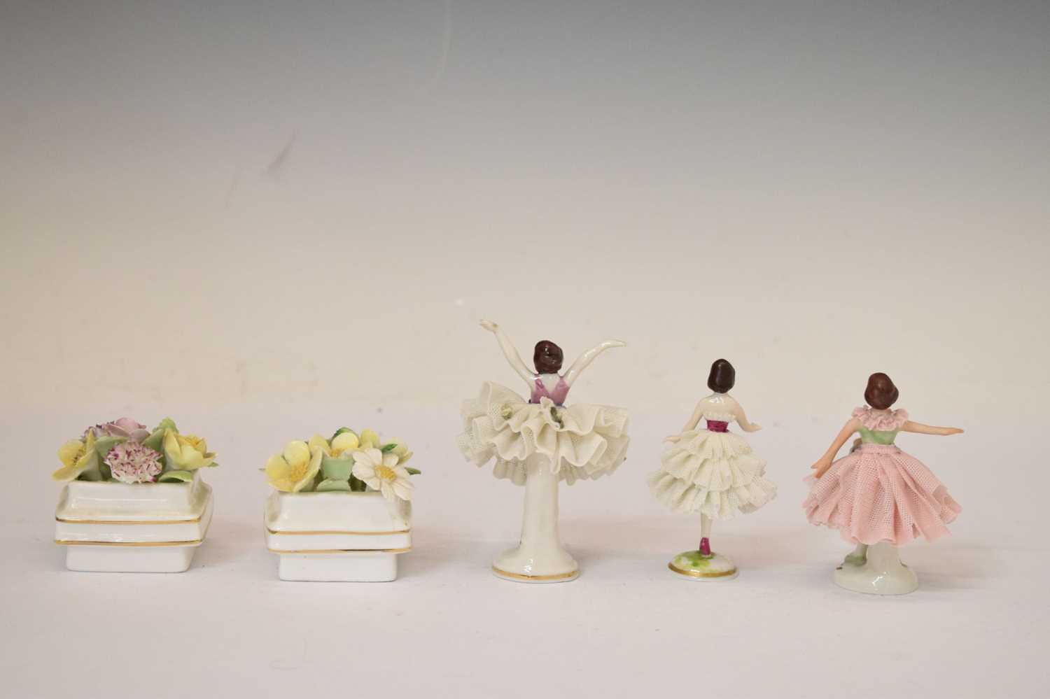 Collection of porcelain figures - Image 16 of 17