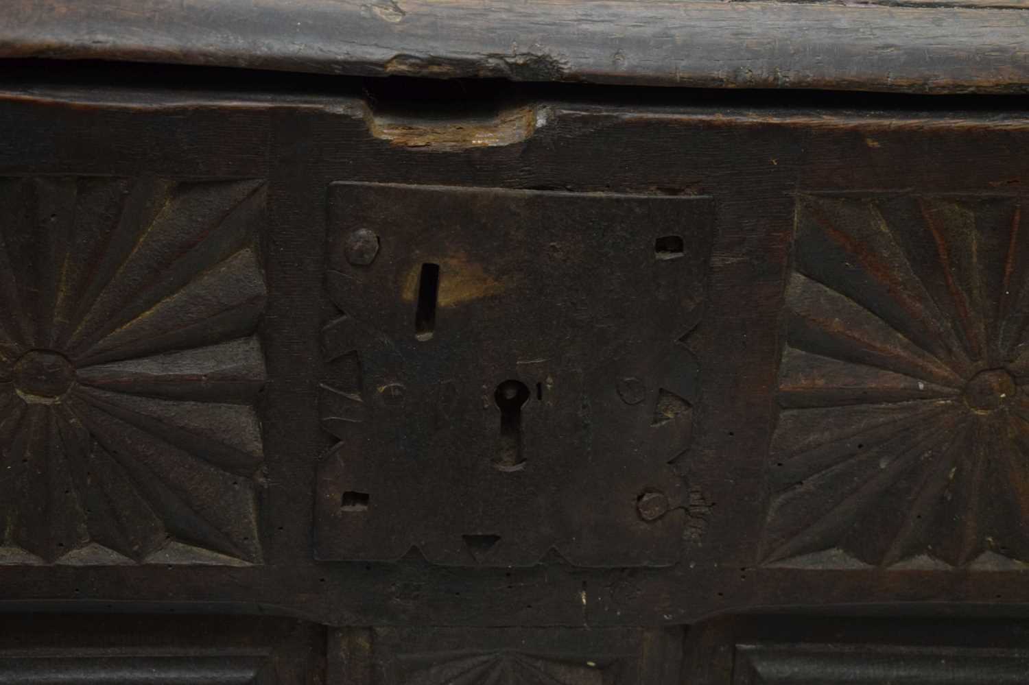 17th century oak chip-carved coffer or bedding chest - Image 5 of 21