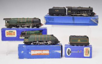 Hornby Dublo - Three boxed 00 gauge railway trainset locomotives and signal