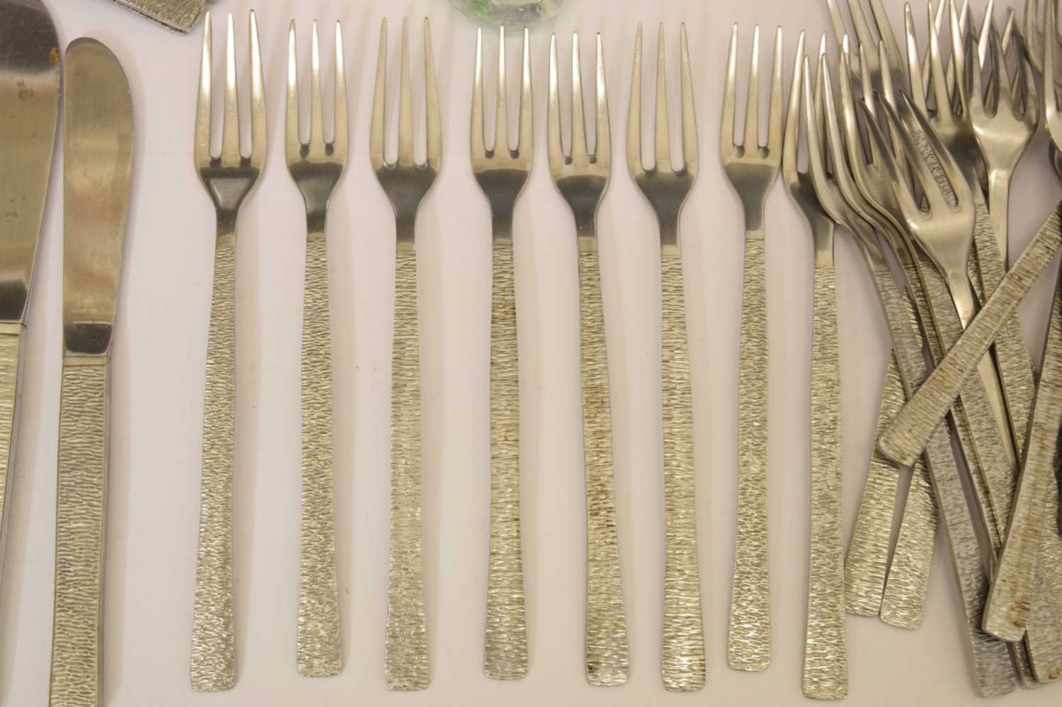 Gerald Benney for Viners of Sheffield - Part suite of 'Bark' pattern retro cutlery - Image 4 of 13