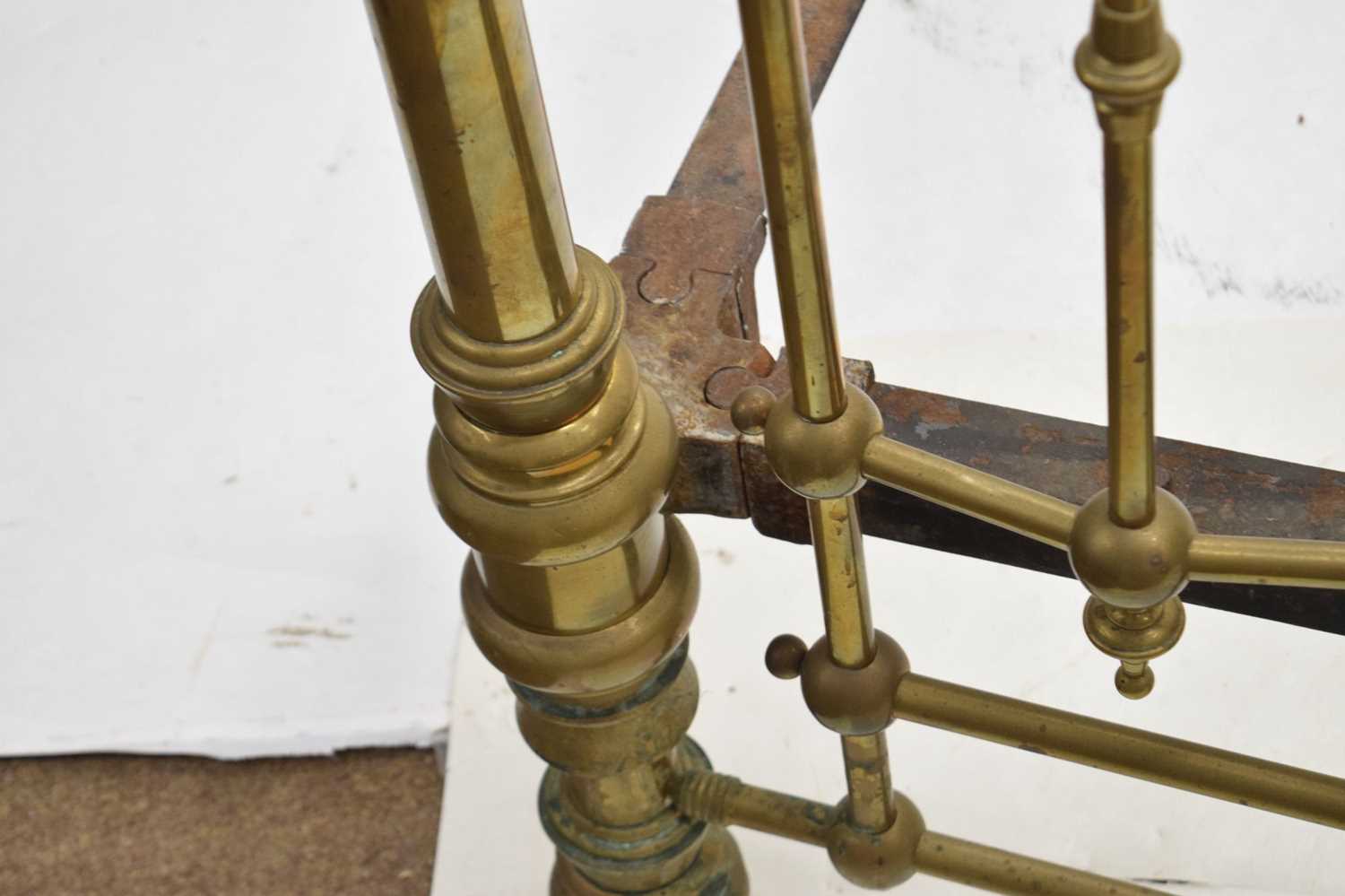 Late Victorian brass King-size bed - Image 10 of 17