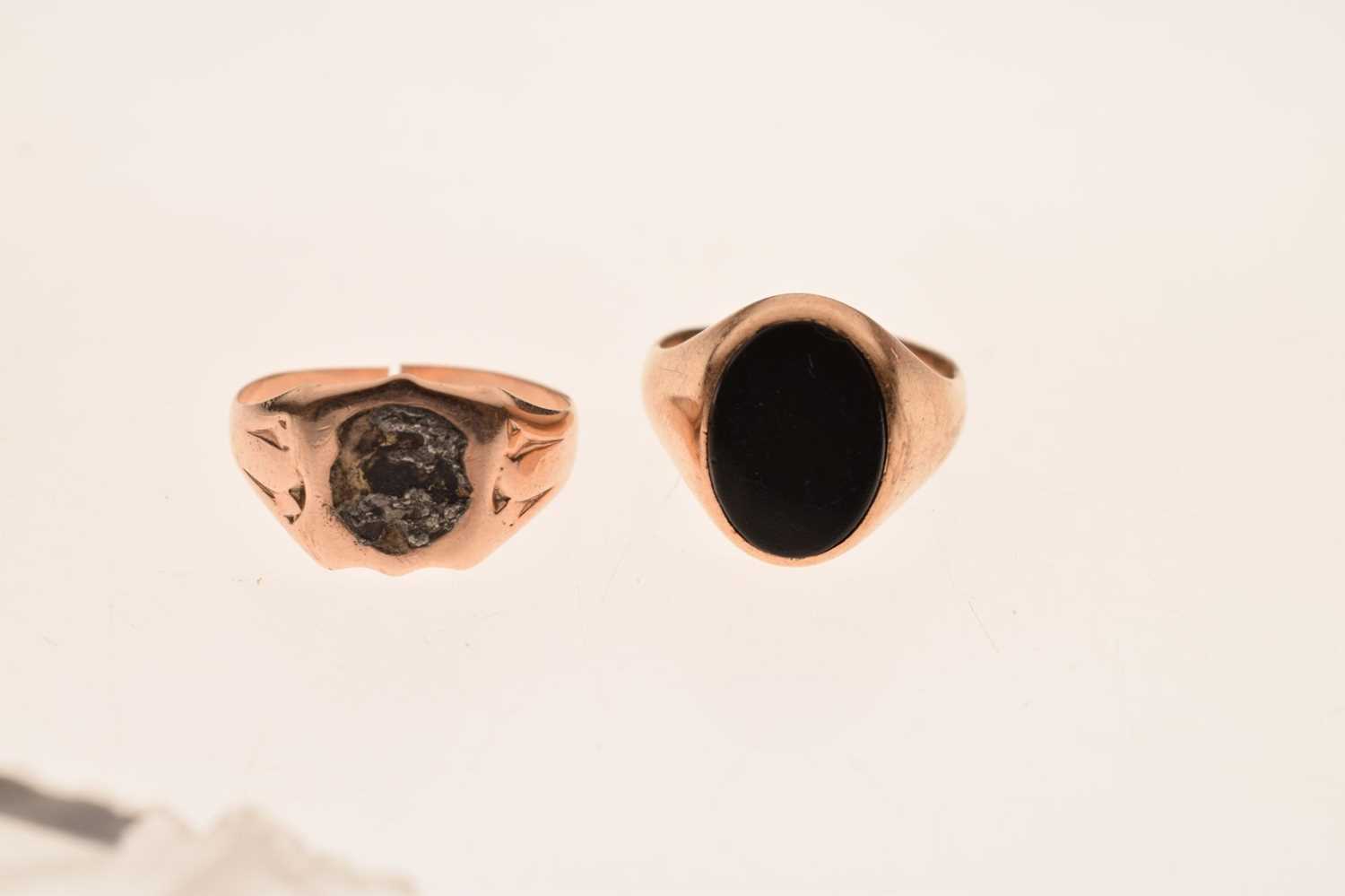 9ct gold onyx signet ring, and a 9ct gold signet ring - Bild 6 aus 6