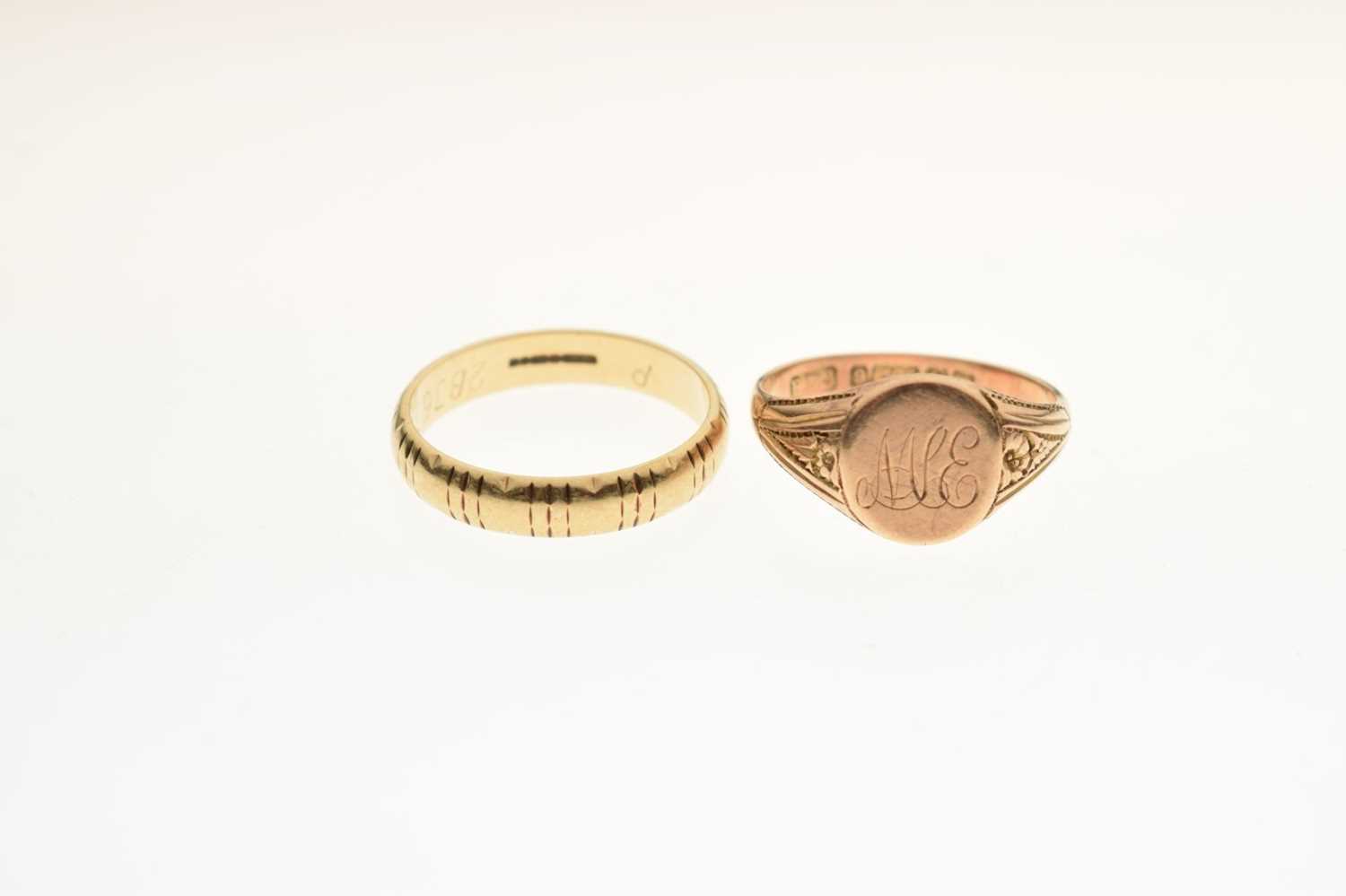 Early 20th century 9ct gold signet ring, and 9ct gold wedding band - Image 2 of 6