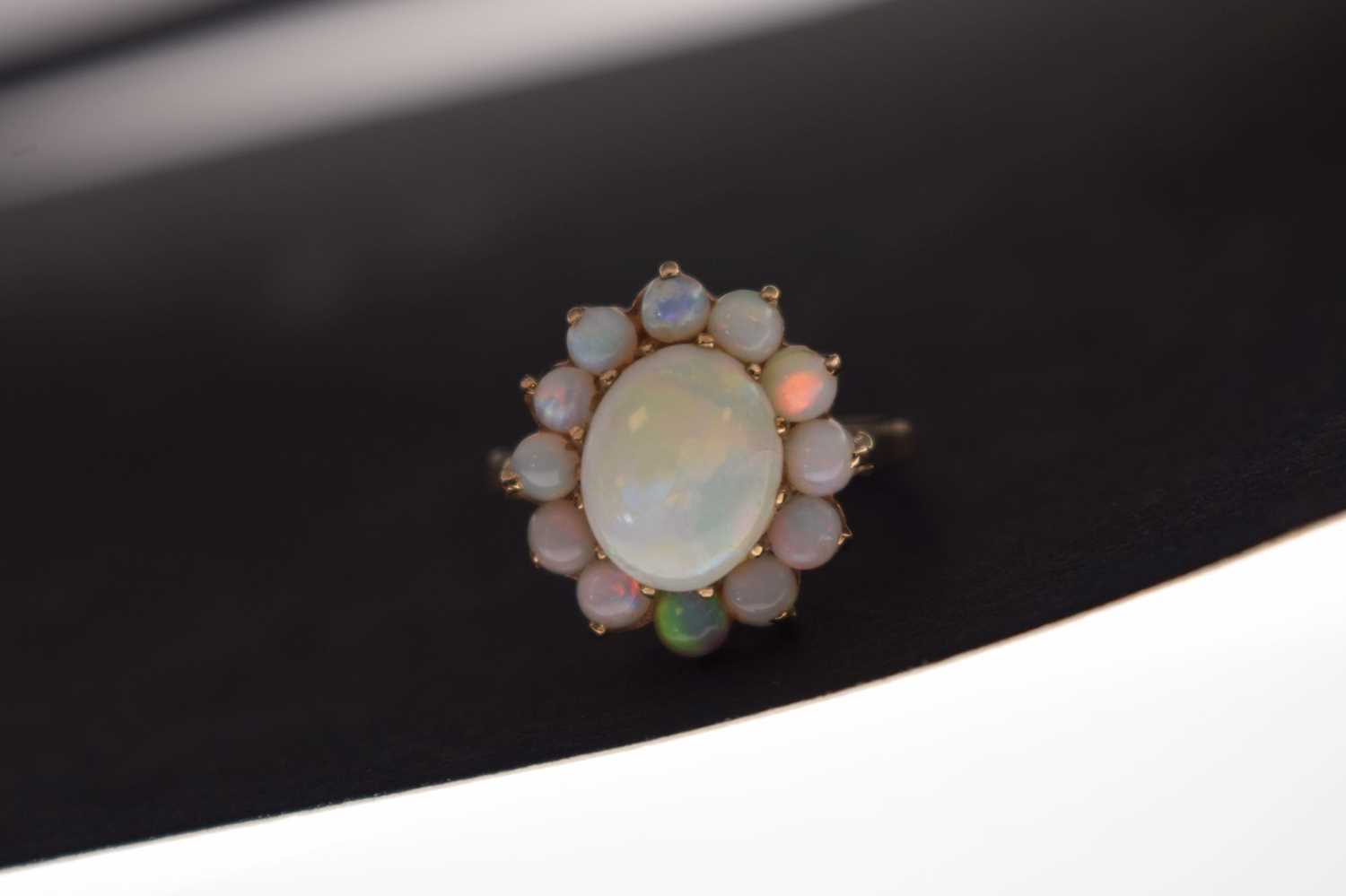 9ct gold opal cluster ring - Image 6 of 6