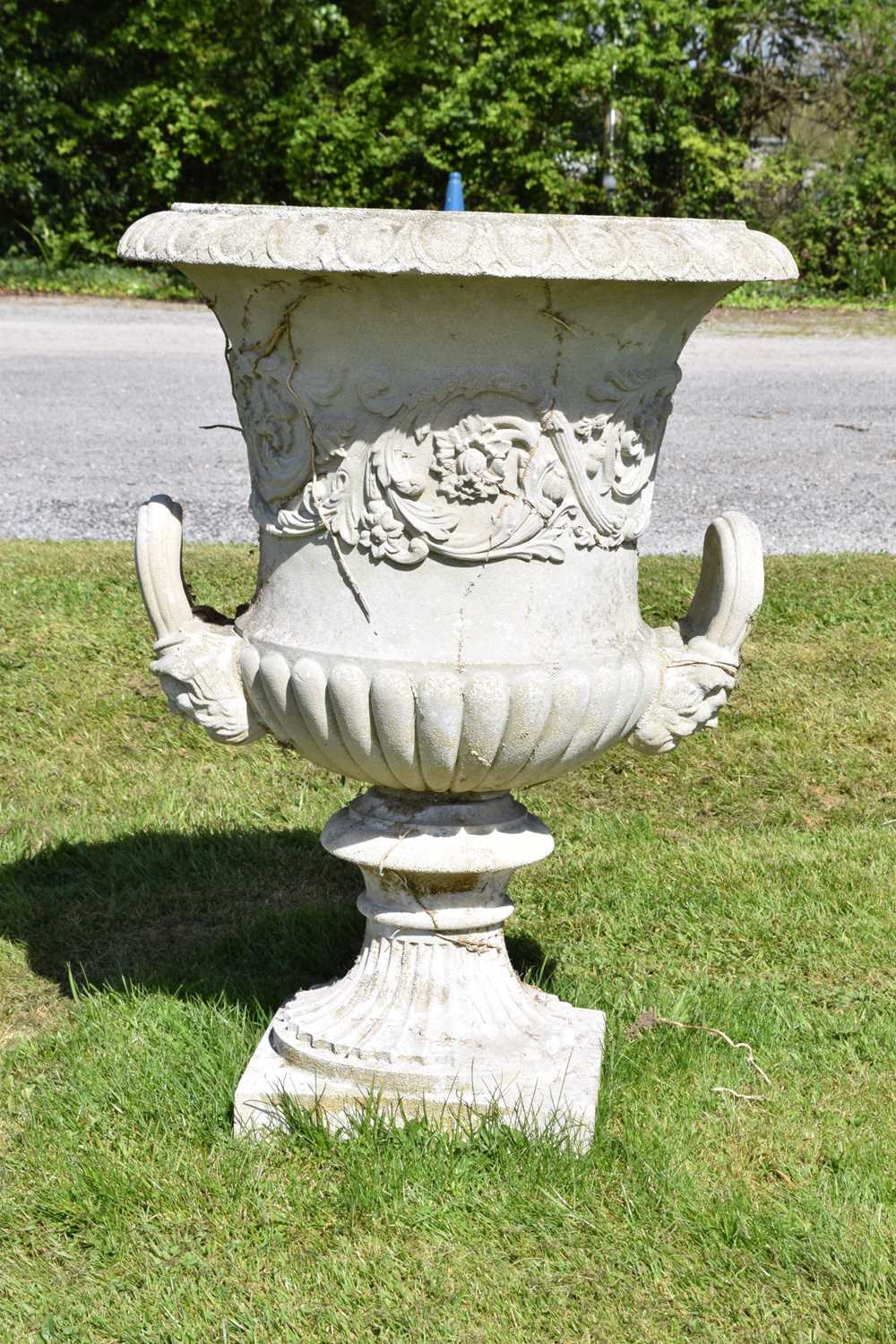 Composition stone garden urn and pedestal - Image 7 of 11