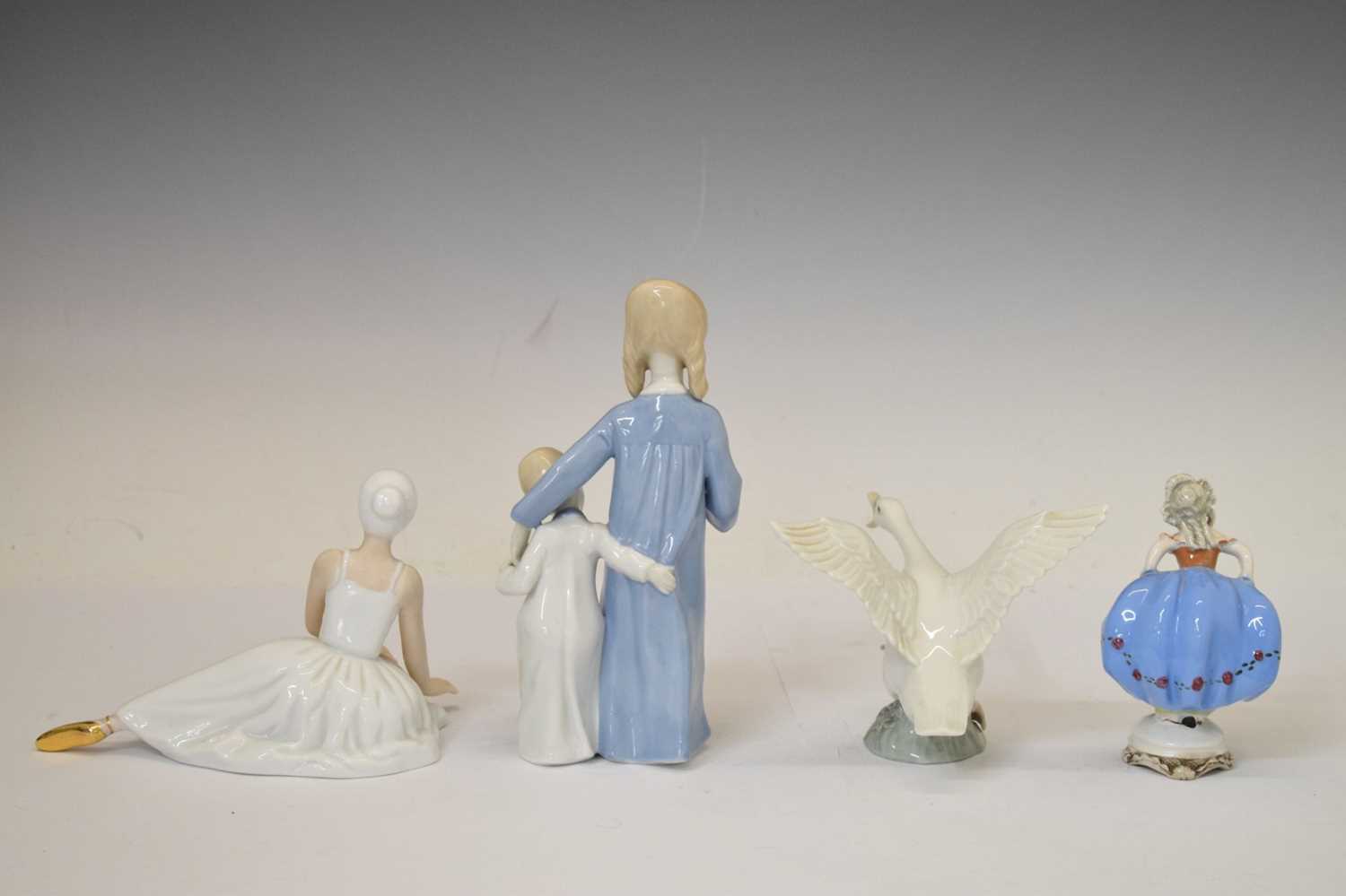 Collection of porcelain figures - Image 12 of 17