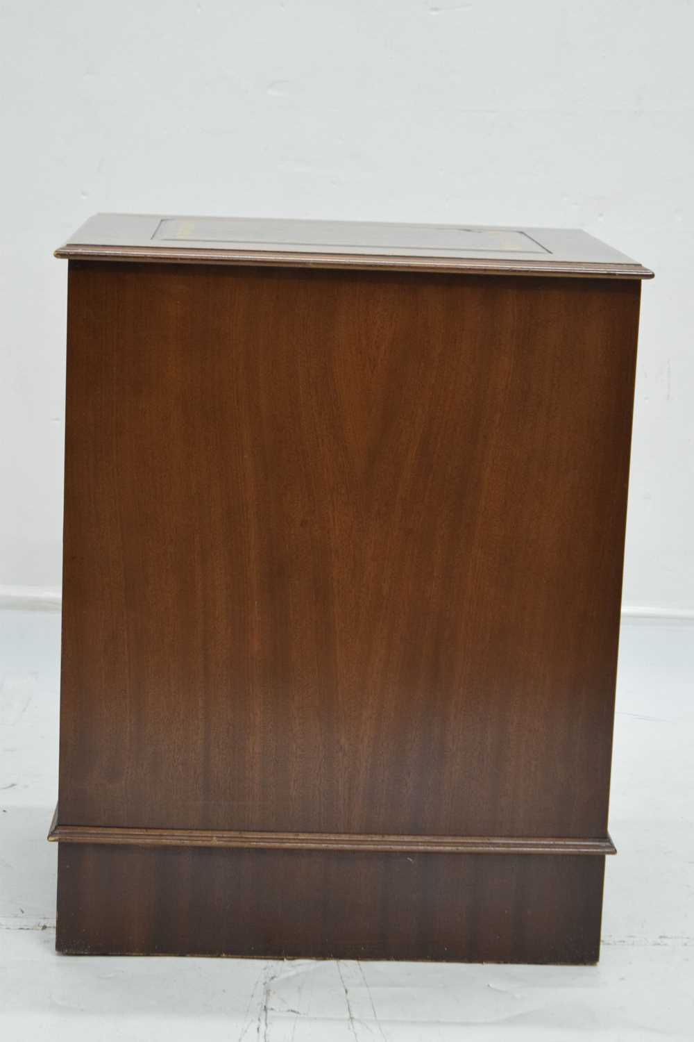 Reproduction mahogany pedestal two drawer filing cabinet - Image 6 of 7