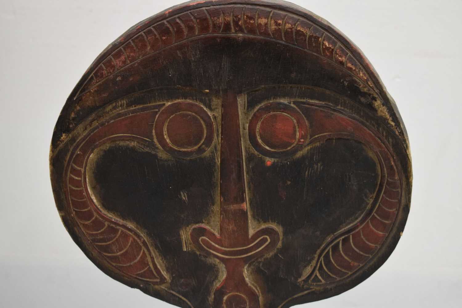 Ethnographica - Carved wooden skull hook / hanger or 'Agiba', Kerewa people, Papua New Guinea - Image 3 of 17