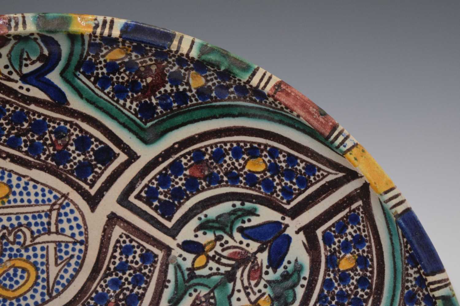 North African (Moroccan) earthenware pottery dish - Image 4 of 8