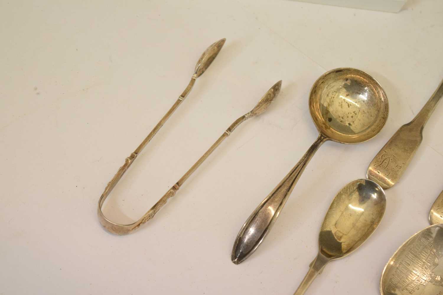 Set of six George III silver Fiddle pattern teaspoons, etc - Image 5 of 7