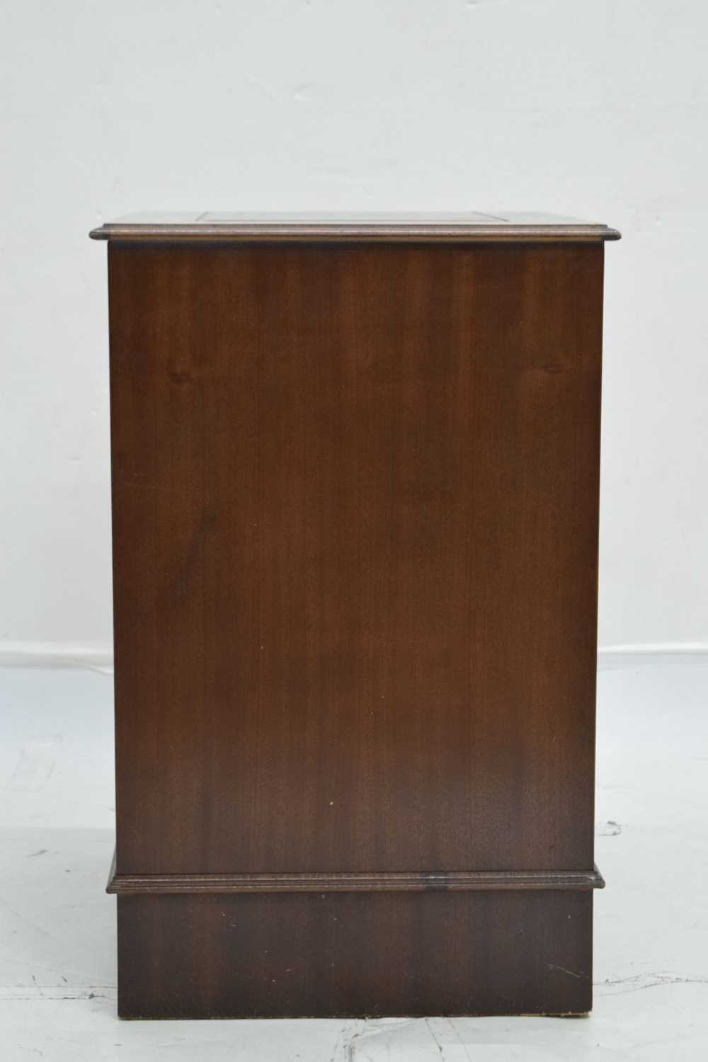 Reproduction mahogany pedestal two drawer filing cabinet - Image 5 of 7